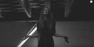 Quand la musique est bonne ! Envolez vous avec la voix troublante Louise Eliott... 