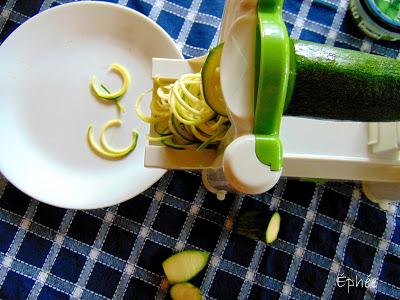 Spaghettis de courgettes au pesto ;  2 ingrédients pour jour de canicule