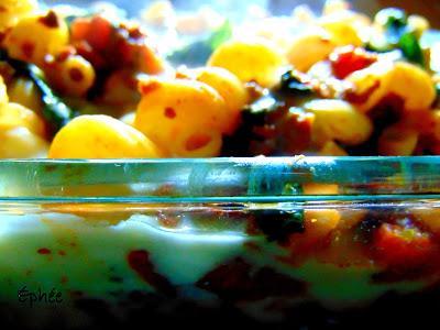 Pâtes aux tomates, kale, et béchamel