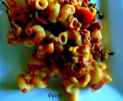 Pâtes aux tomates, kale, et béchamel