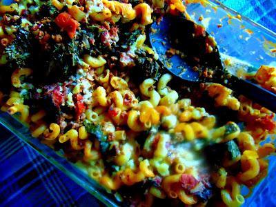 Pâtes aux tomates, kale, et béchamel