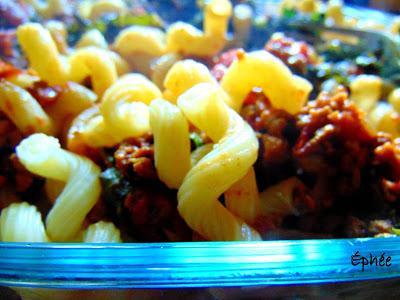 Pâtes aux tomates, kale, et béchamel