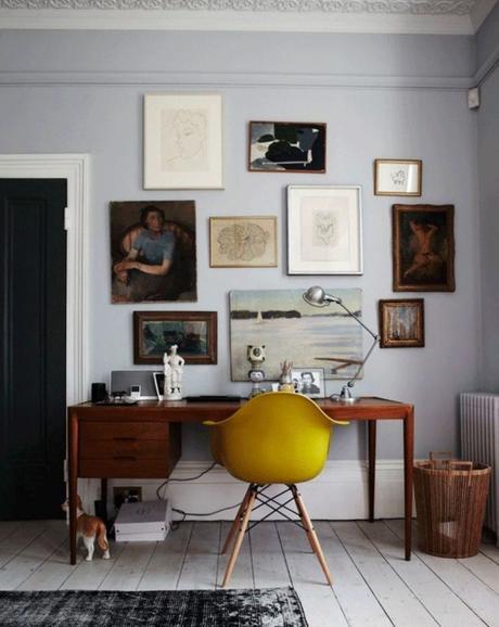 Bureau vintage et chaise Eames scandinave jaune