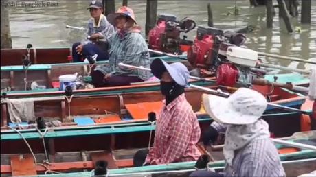 Mother love Thaïlande: Widow boat service (vidéo)