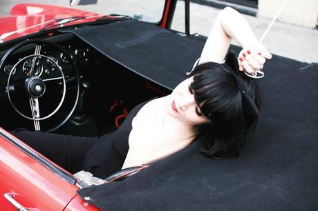 Cat’s eyes girl black hair