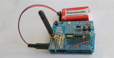 Un exemple d'un Arduino équipé d'un récepteur radio (Photo : Wired).