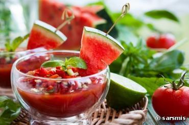 Gaspacho bio de tomates et pastèque à la menthe