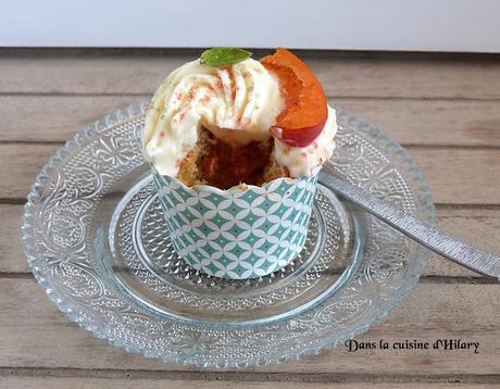Cupcakes au coeur d'abricot et glaçage au basilic / Apricot heart cupcakes and basil icing