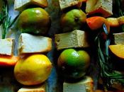 Brochettes citron-tofu, pêches-romarin-tofu