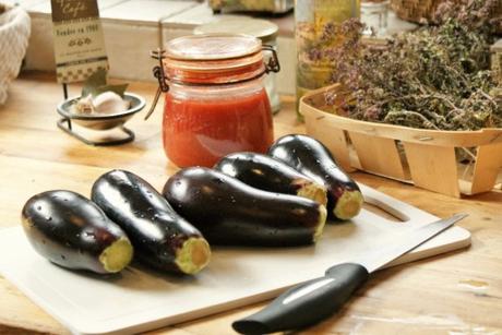 Ingrédients pour l'aubergines, sauce tomate et mozzarella © Balico & co