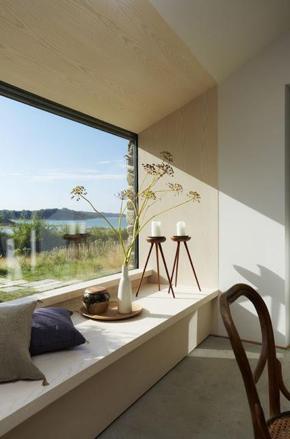 Baie vitrée comme un tableau Le Lad via Nat et nature Les plus belles façons d'ouvrir sa maison sur la nature