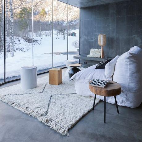 Baie vitrée sur tout un mur la Redoute via Nat et nature Les plus belles façons d'ouvrir sa maison sur la nature