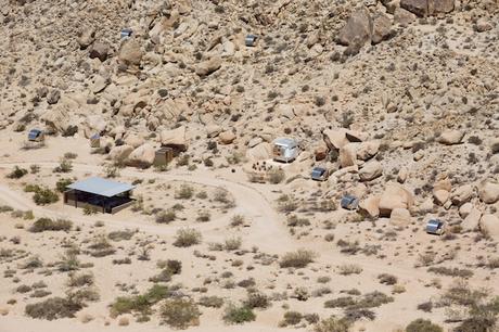 wagon-community-living-project-in-the-desert-4