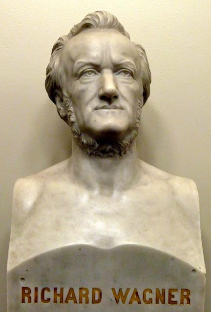 Buste et portrait de Richard Wagner au Semperoper de Dresde