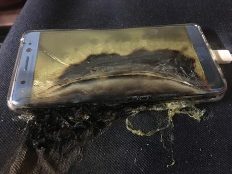 explosive-start-for-samsung-galaxy-note-7-more-phones-catch-fire-while-charging-507793-4-700x525