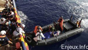 Trois milliers de migrants secourus en un seul week-end au large de la Libye