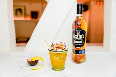 cocktail-passion-grants-x-lavomatic-bouteille-ambiance