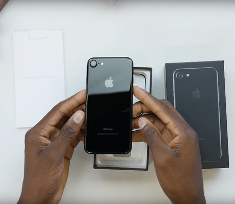 iPhone 7 et iPhone 7 Plus noir de jais les 1ers unboxing