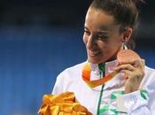 Mais pourquoi donc athlètes paralympiques secouent-ils leur médaille?