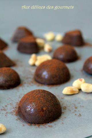 BOUCHÉES AU CHOCOLAT ET AUX CACAHUÈTES