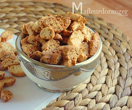 FEKKAS BISCUIT AUX AMANDES : RECETTES DE CUISINE MAROCAINE