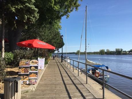 Ste-Anne-de-Bellevue: un petit village sur l'île de Montreal!