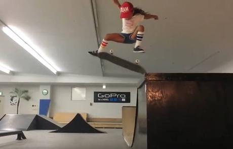 Cette petite fille de 8 ans va vous donner une leçon de SKATEBOARD