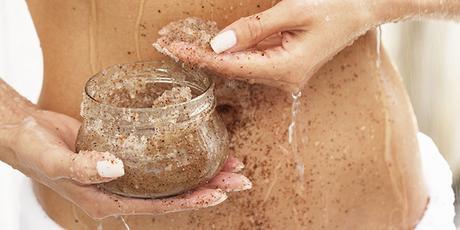 Petite histoire du bronzage : de l’infamie de la peau mate à la folie du