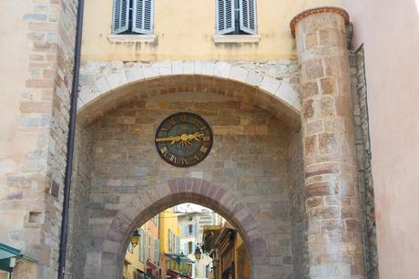 hyères var ville haute vieille médiéval moyen âge porte massillon