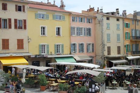 hyères var ville haute vieille médiéval moyen âge place massillon