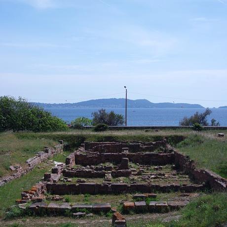 hyères var antiquité site archéologique olbia vestiges
