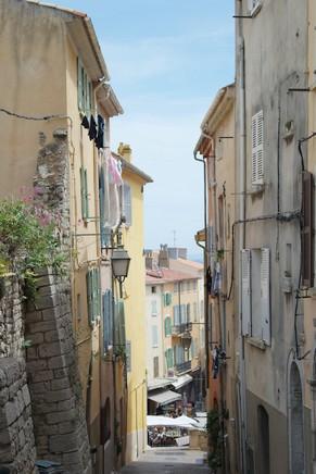 hyères var ville haute vieille médiéval moyen âge ruelle