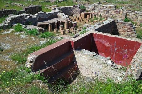 hyères var antiquité site archéologique olbia vestiges thermes