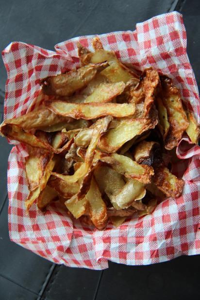 chips d'épluchures de pommes de terre au four