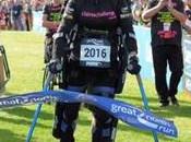 PARALYSÉE Claire Lomas franchit ligne d’arrivée d’un semi-marathon l’aide exosquelette