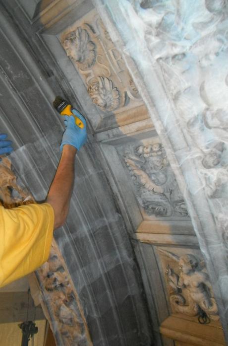 stone-doorway-restoration-chapter-hall-scuola-grande-di-san-rocco-credit-monica-vial-and-renzo-benedetti-3