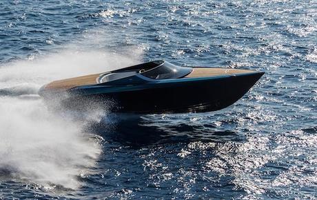 aston-martin-powerboat-1