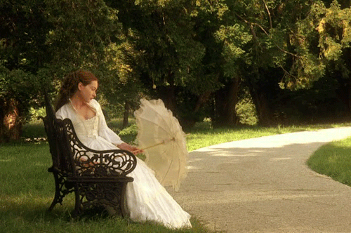 femme sur un banc, vintage, woman