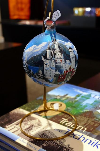 Ludwigmania: du kitsch à gogo chez les marchands du temple