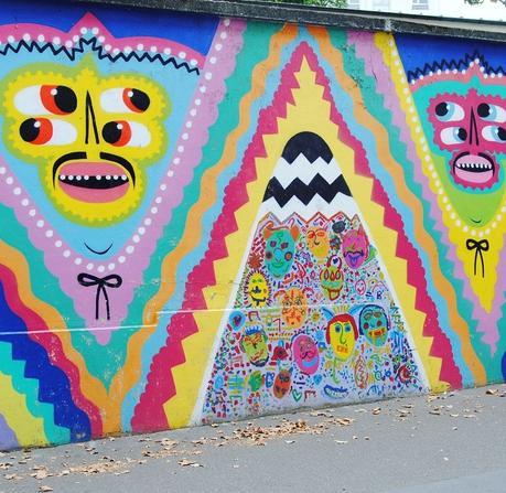 Les danseurs de Sobr, une fresque de bonhommes de Kashink et une fresque à 6 mains de Bebar, Bailon et Lalasaïdko (c) D'une île à Paris 