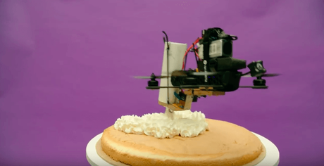 Drones : ces drôles de petites bestioles volantes ont assemblé un vrai gâteau