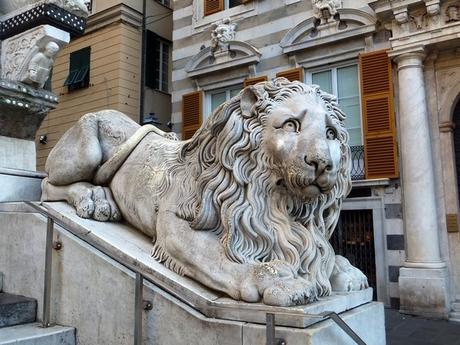 gênes genova dôme cathédrale san lorenzo vieille ville lion escalier