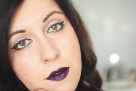 Eyeliner dégradé & lèvres violettes pour l’automne