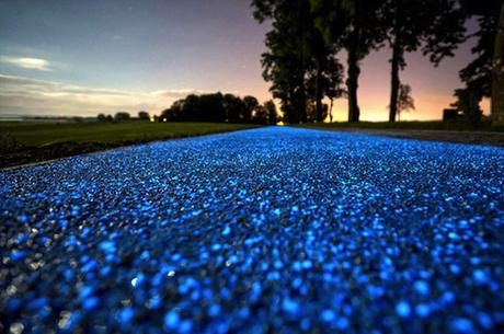 Glowing-Bike-Lane-Poland-0