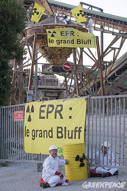 Greenpeace dénonce le grand bluff de l’EPR et empêche la reprise des travaux