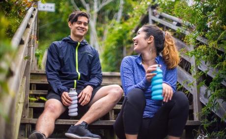 Cette gourde modulable est très simple à transporter