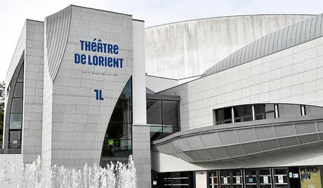 Théâtre de Lorient, et hop on oublie la langue bretonne.....
