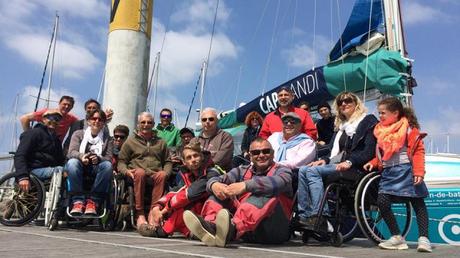 Les membres de l'association Cap Handi avec Christophe Soucheaux (lunettes noires au premier plan). © Yann Salaün (FTV)