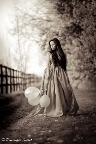 photo, photographie, art, modèle, ballon, enfance, noir et blanc, n&b, black and white, b&w, balloon, childhood