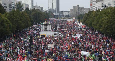 La manifestation contre le TTIP en Allemagne ressemblent 100 000 personnes